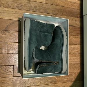 Ugg Mini with Zipper